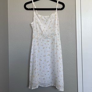 COTTON ON SIZE MEDIUM WHITE FLOWERLY DRESS